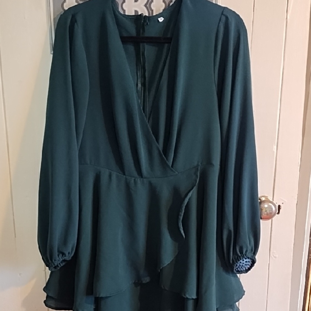Elegant Green Mini Dress VGC Large. Flirty And Gorgeous.
